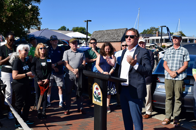 Annapolis Mayor Gavin Buckley speaks at Annapolis NDEW Kick Gas EV Showcase Sept 2021